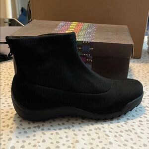 Bernie Mev Stav K Black Women’s Ankle Boots size 35 NIB